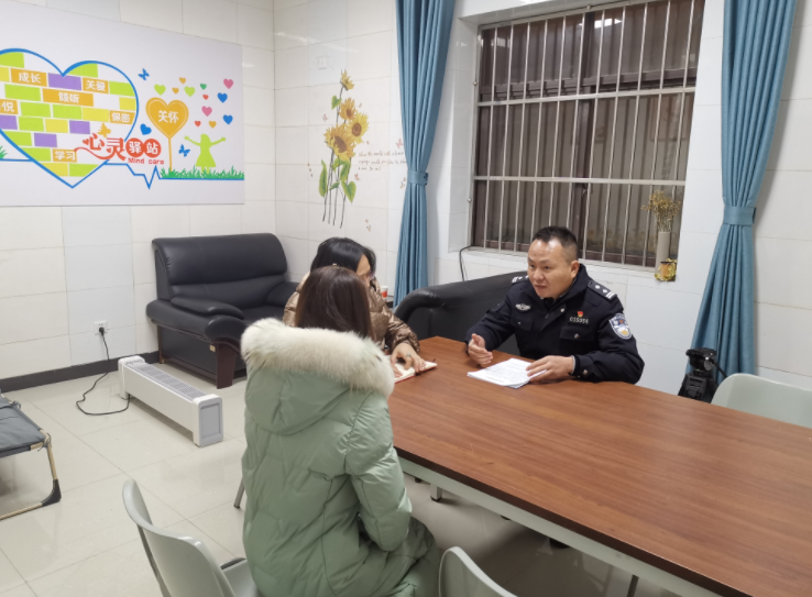 水警總隊(duì)磁器口派出所開展跟進(jìn)式心理干預(yù)疏導(dǎo)，重慶心理咨詢